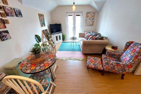 2 bedroom apartment for sale, Baytree Court, Prestwich, M25