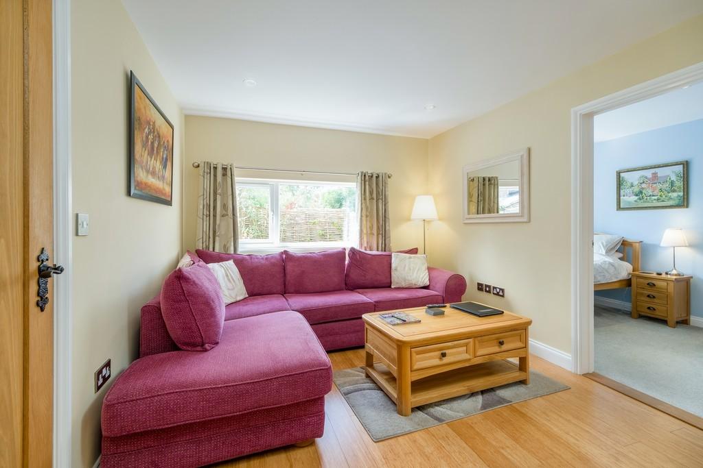 1440px-Orchard House-29