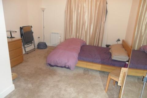 Studio to rent, Large Double Room with En-Suite - Hounslow Central