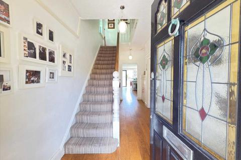 4 bedroom semi-detached house for sale, Leigh on Sea SS9