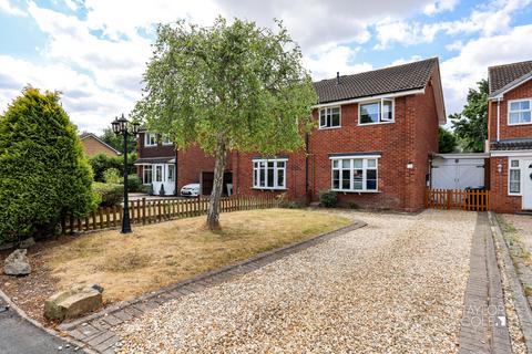 3 Swallowfield, Tamworth, B79 7SG