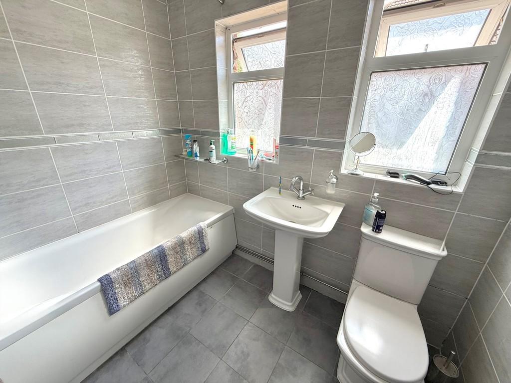 50 Palmer Road Bathroom