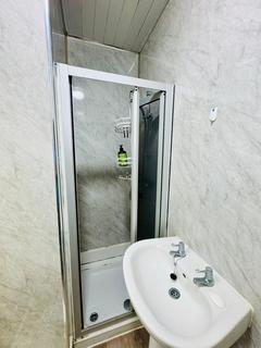 Studio to rent, Lea Bridge Road Leyton