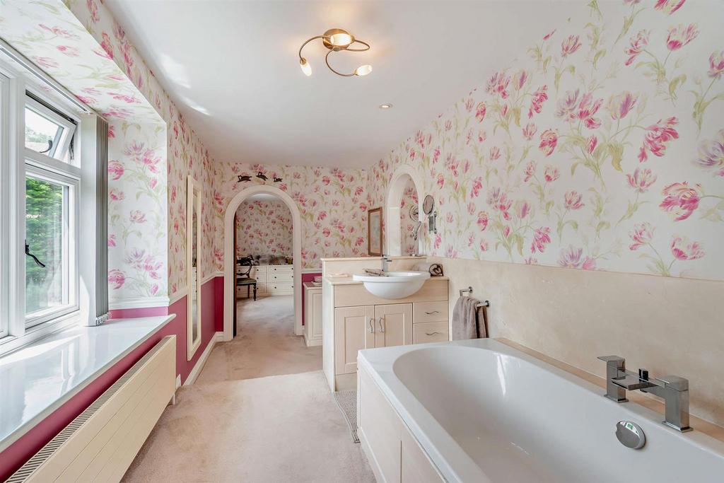 • En-suite Bathroom
