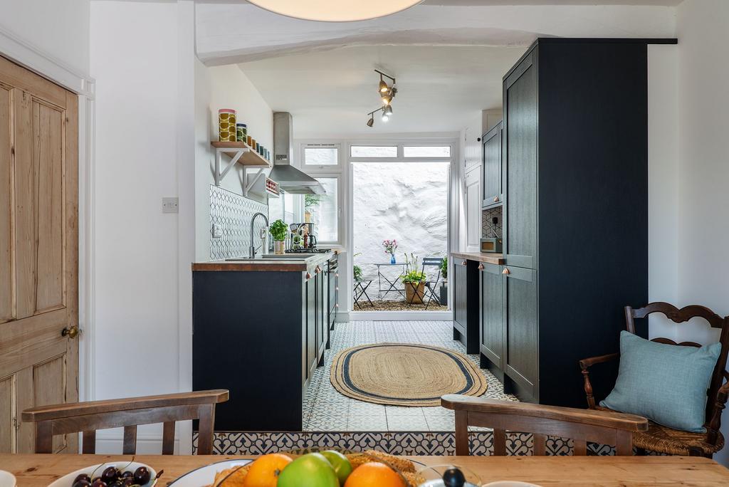Kitchen Bay House, 29 South Ford Road, Dartmouth