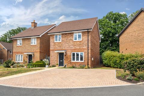 38 Bramley Vale, Cranleigh, GU6 7FY
