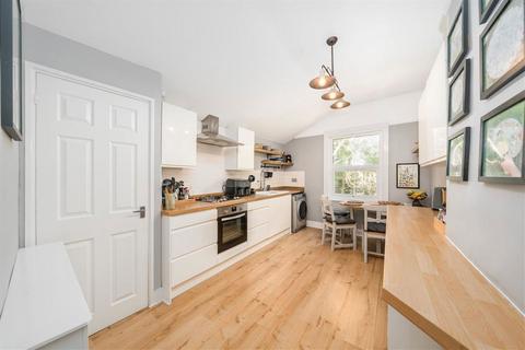 2 bedroom flat for sale, Hillreach, London SE18
