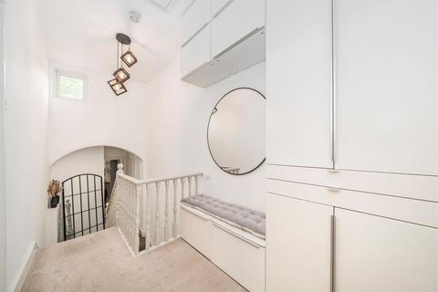 2 bedroom flat for sale, Hillreach, London SE18