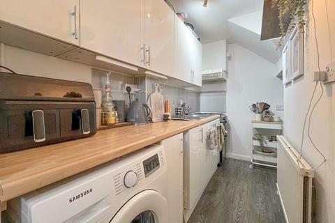 undefined, Sandwich Road, Ash