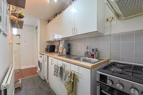 undefined, Sandwich Road, Ash