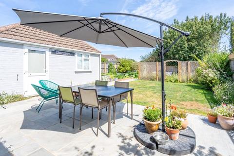 18 Barker Close, Chichester, PO18 8BJ
