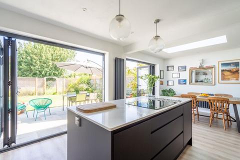 18 Barker Close, Chichester, PO18 8BJ