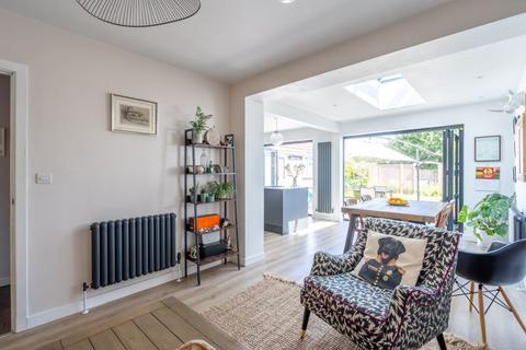 18 Barker Close, Chichester, PO18 8BJ