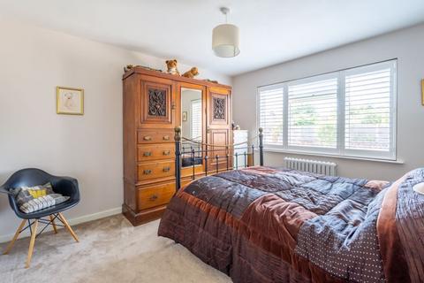 18 Barker Close, Chichester, PO18 8BJ