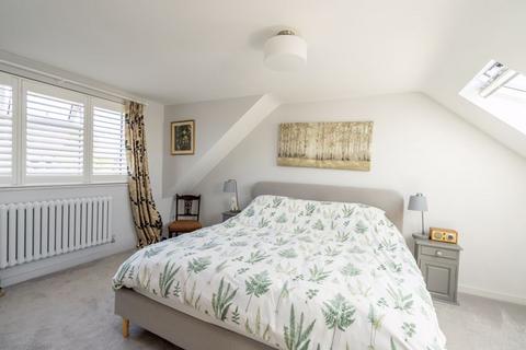 18 Barker Close, Chichester, PO18 8BJ