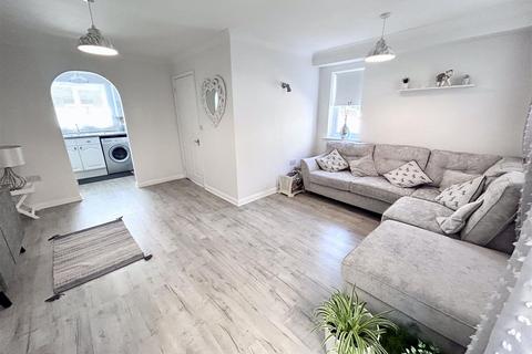 3 bedroom semi-detached house for sale, The Sidings, Cowes