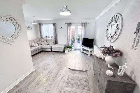 3 bedroom semi-detached house for sale, The Sidings, Cowes
