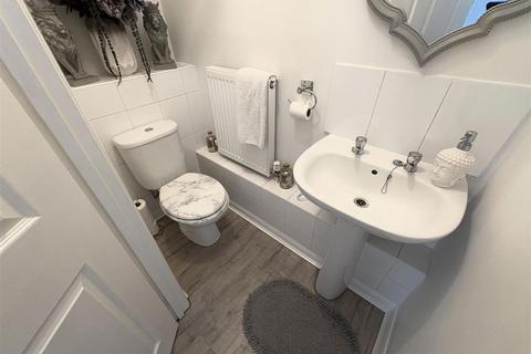 3 bedroom semi-detached house for sale, The Sidings, Cowes