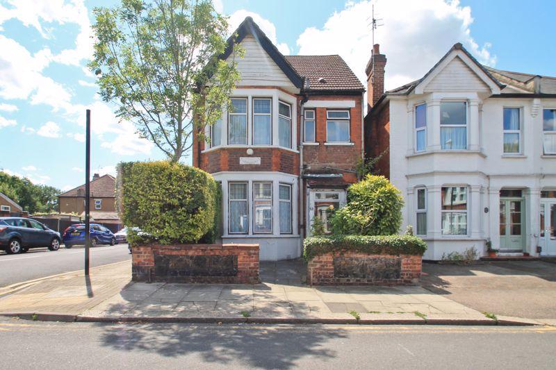 Cunningham Park, Harrow 3 bed detached house - £699,000
