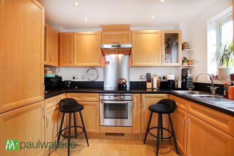 2 bedroom flat for sale, Yukon Road, Turnford