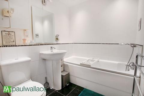 2 bedroom flat for sale, Yukon Road, Turnford