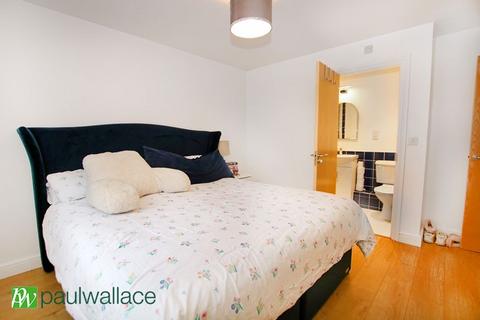 2 bedroom flat for sale, Yukon Road, Turnford