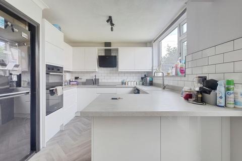 4 Townfield Walk, Great Wakering, Southend-on-sea, SS3 0PD