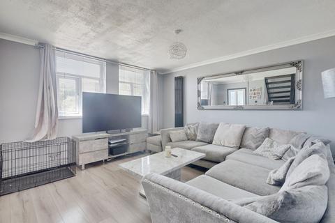 4 Townfield Walk, Great Wakering, Southend-on-sea, SS3 0PD