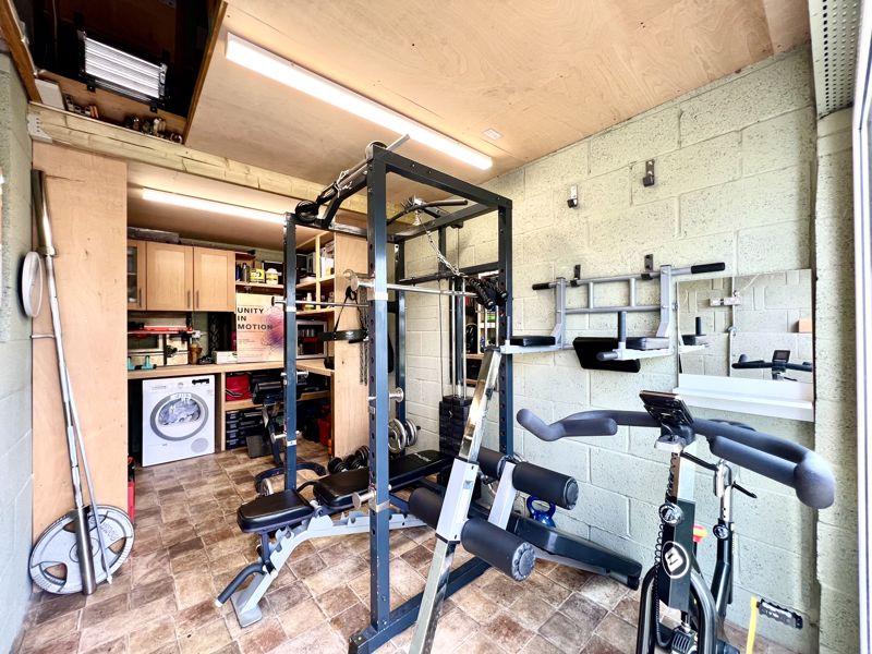 Garage / Utility /