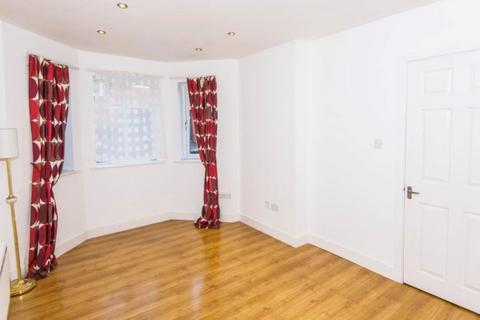 2 bedroom apartment to rent, Bullar Road Southampton, SO18