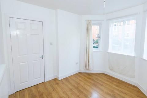 2 bedroom apartment to rent, Bullar Road Southampton, SO18