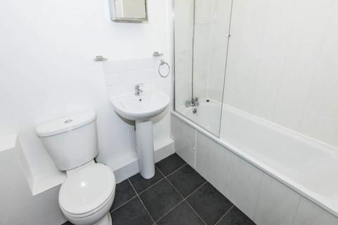 2 bedroom apartment to rent, Bullar Road Southampton, SO18