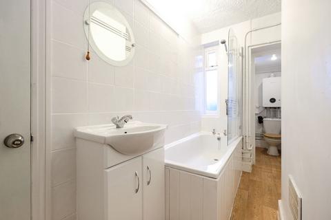 Studio to rent, Seal Road, Sevenoaks