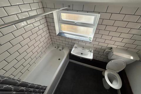 2 bedroom terraced house to rent, Dixon Street, Swindon