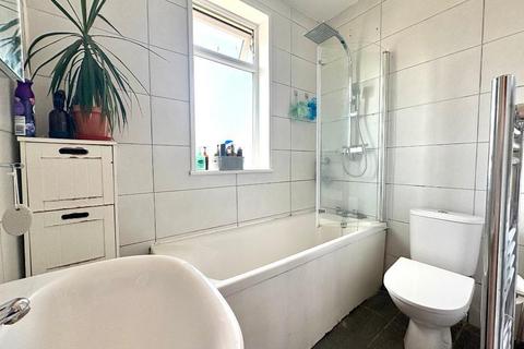 3 bedroom end of terrace house for sale, Corncastle Road, Farley Hill, Luton, Bedfordshire, LU1 5HB