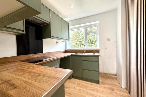 2 bedroom maisonette for sale, Heywood Drive, Round Green, Luton, Bedfordshire, LU2 7LP