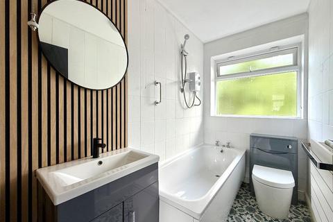 2 bedroom maisonette for sale, Heywood Drive, Round Green, Luton, Bedfordshire, LU2 7LP