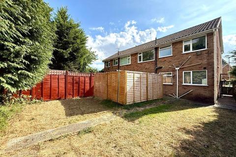 2 bedroom maisonette for sale, Heywood Drive, Round Green, Luton, Bedfordshire, LU2 7LP