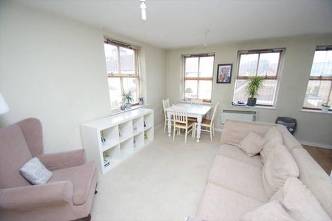 2 bedroom flat to rent, Langley Road, Watford, WD17
