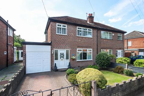 Woodsend Road, Flixton, Manchester, M41