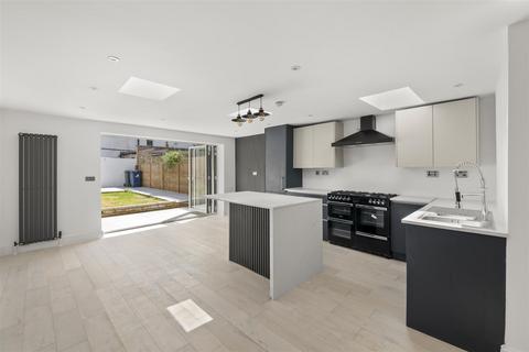 2 bedroom flat for sale, Mansell Road, London