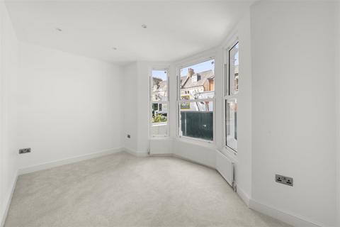 2 bedroom flat for sale, Mansell Road, London
