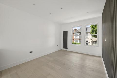 3 bedroom flat for sale, Mansell Road, London