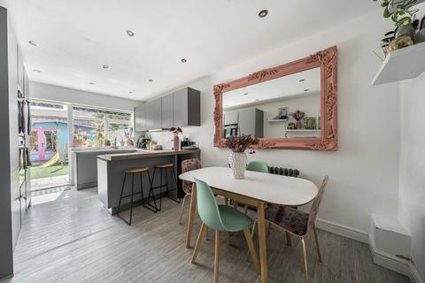 7 Camden Row, Pinner, HA5 2AH