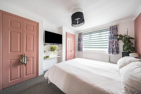 7 Camden Row, Pinner, HA5 2AH
