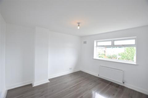 3 bedroom semi-detached house to rent, Wealcroft, Leam Lane, NE10