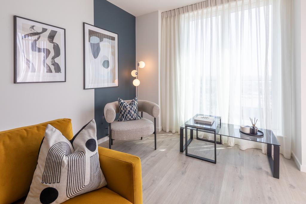 25.05.02 Cside Meridian One 2 bed apt -17-HDR