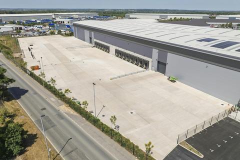 Warehouse to rent, Wood End Ln Fradley WS13 8NG