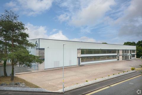 Distribution warehouse to rent, Kingsbury Rd Sutton Coldfield B76 9DL