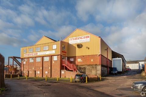 Factory to rent, Dudley Central-Trading Est Shaw Rd Dudley DY2 8QX